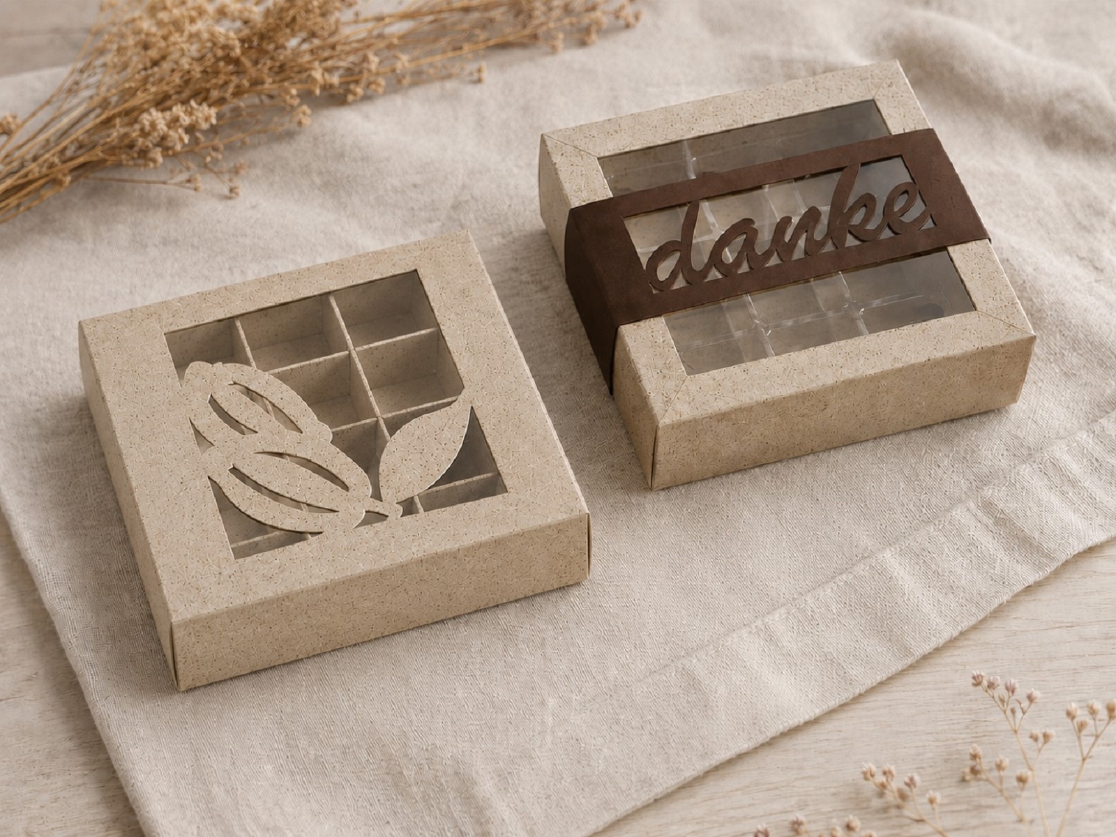 Sortiment nebeneinander: Basic Box, Inno-Box mit Sichtfenster und Banderole