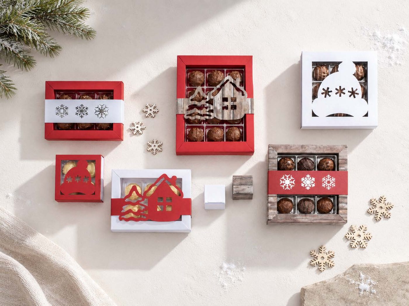 Kollektion Schneeflocken – rot-weiße Boxen mit Schneeflocken- und Wintermotiven