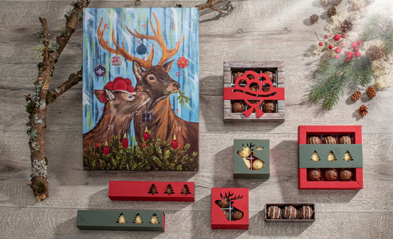 Kollektion Schwarzwald – Adventskalender mit Hirschmotiv, Boxen mit Bollenhut und Tannen